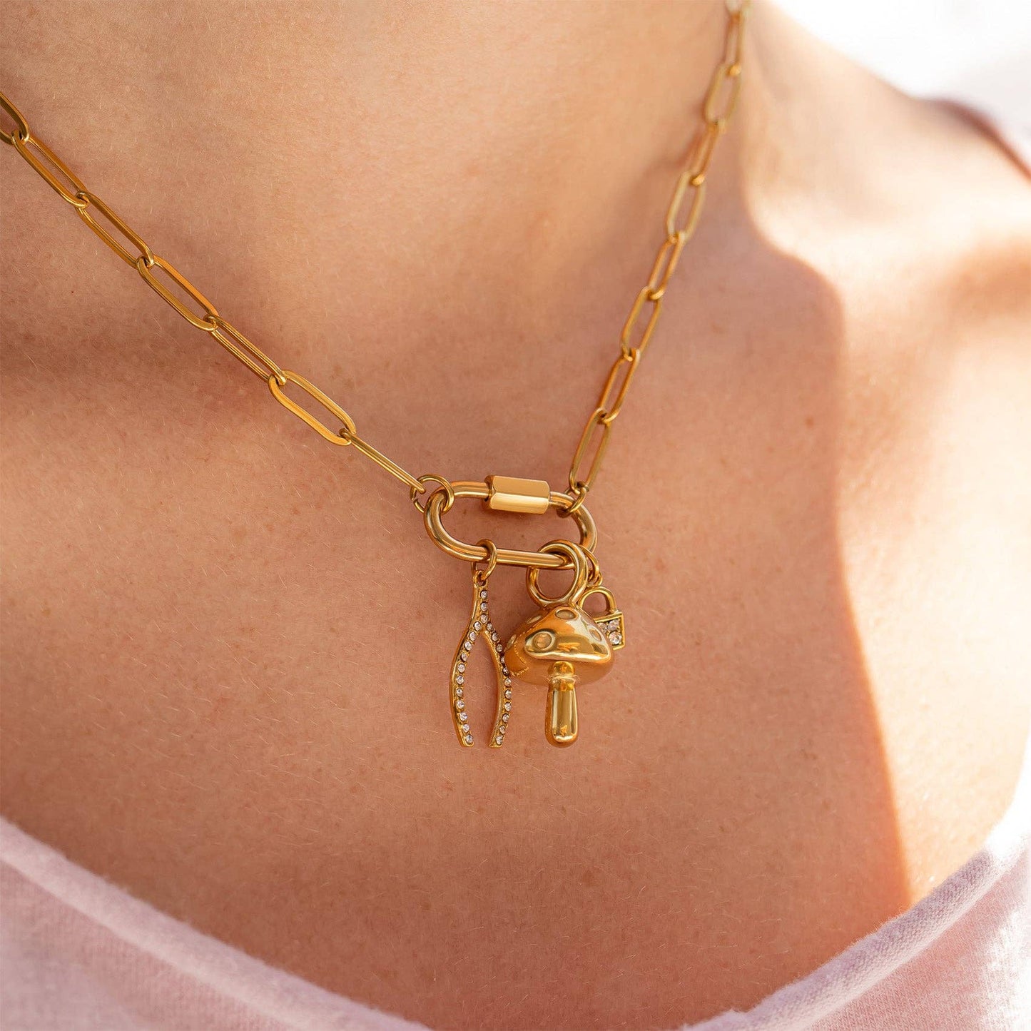 18K Gold PVD Paperclip Carabiner Necklace: Gold / 16+2"