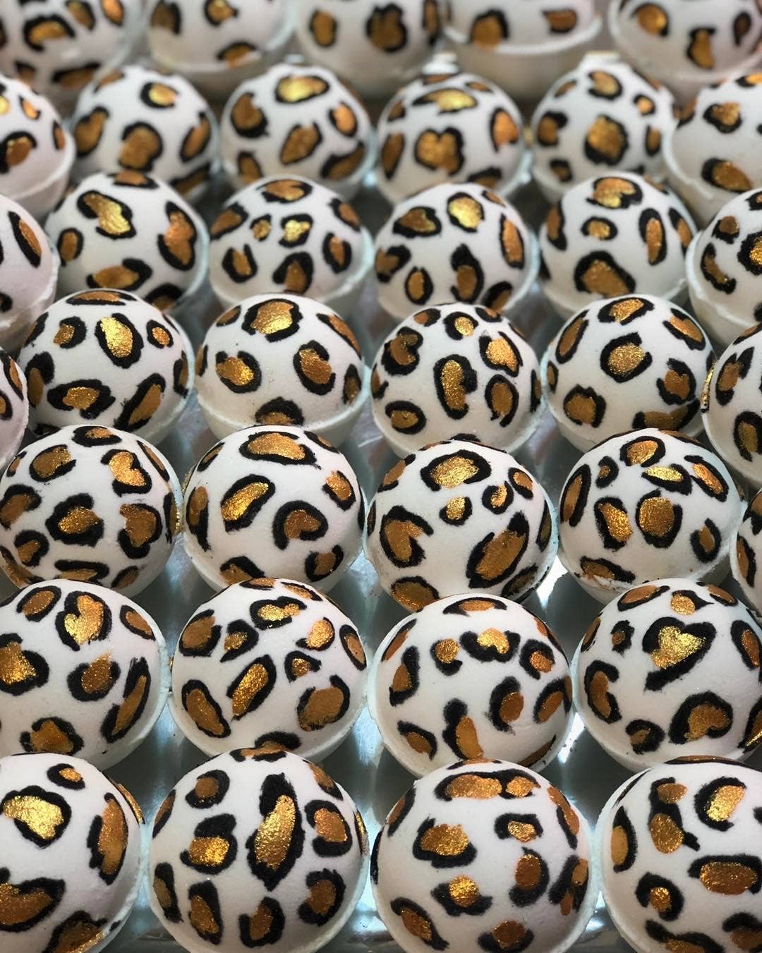 Leopard Bath bomb: 3.5 oz