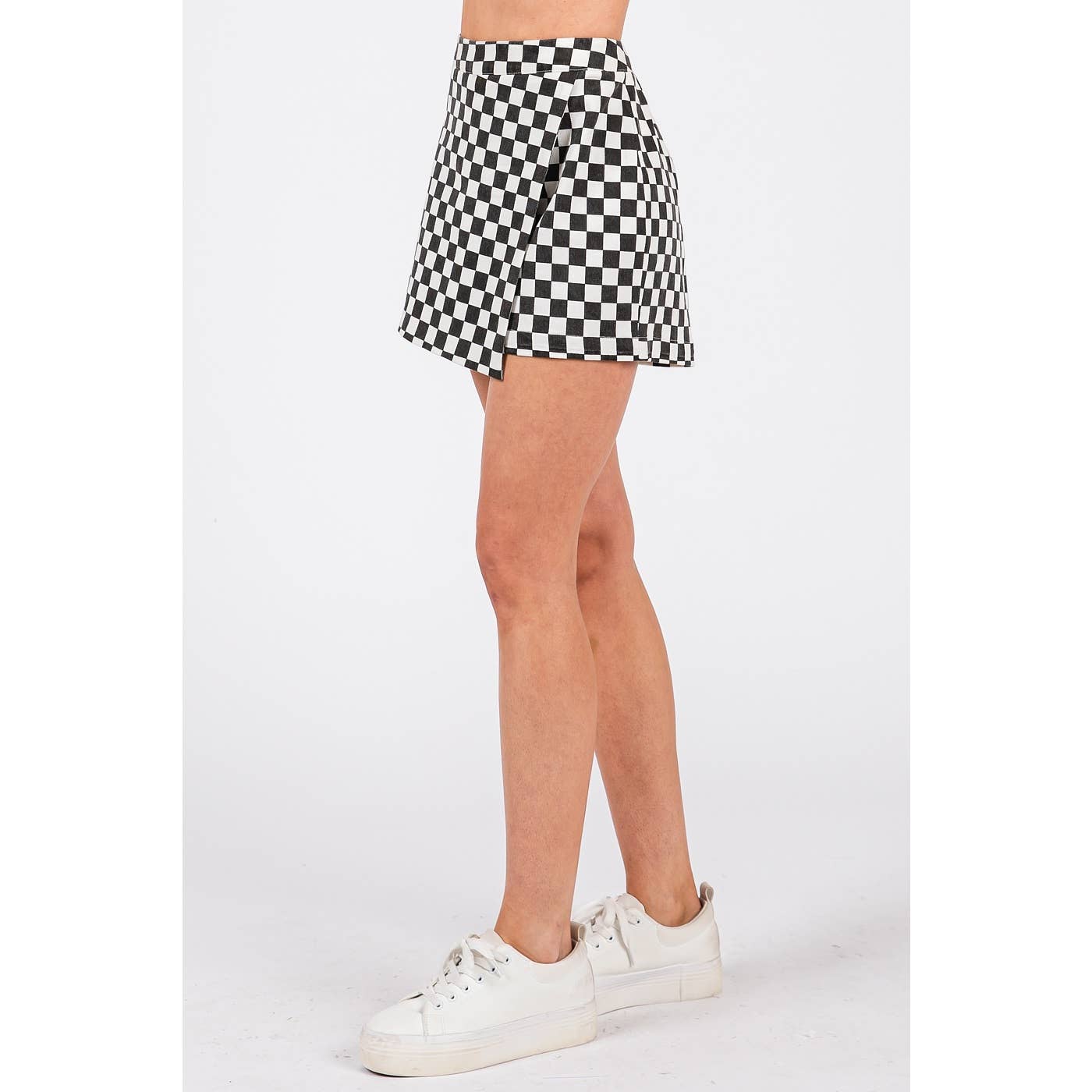 GAME DAY CHECKERED OVERLAY WRAP FRONT MINI SKORT: BLACK / S-M-L(2-2-2)