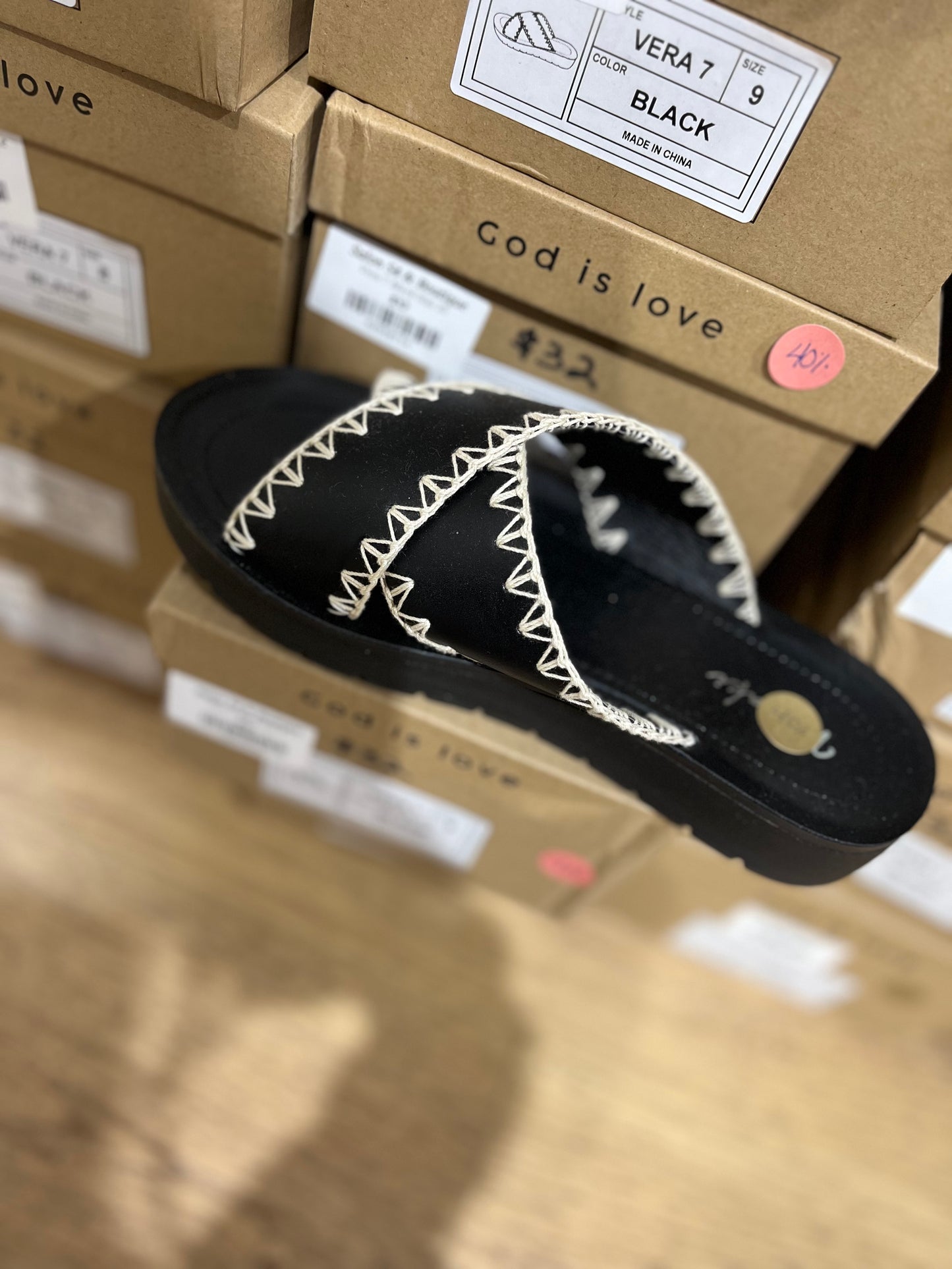 Vera 7 Black