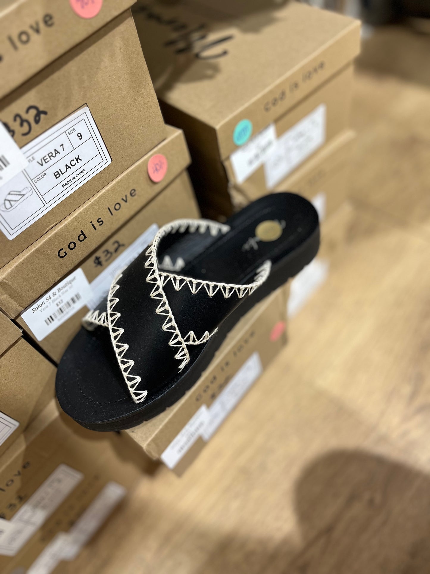 Vera 7 Black