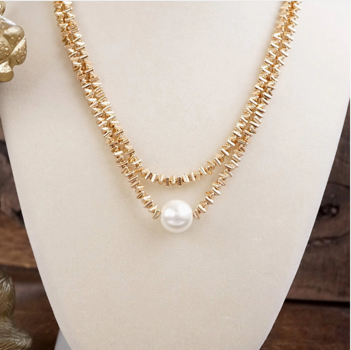 Golden grace necklace with Pearl