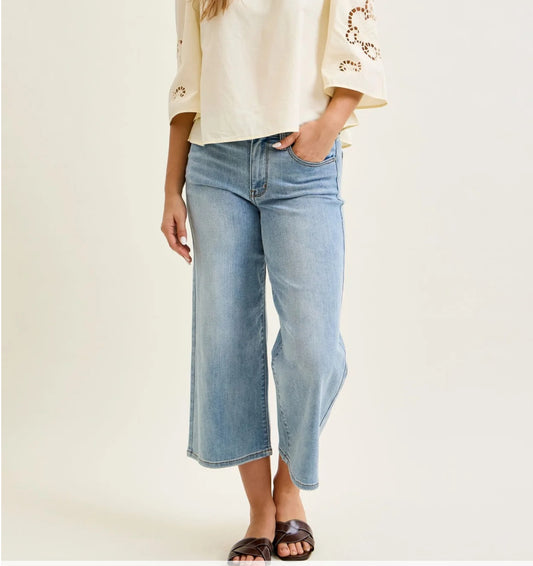Judy Blue Mid Rise Cropped
