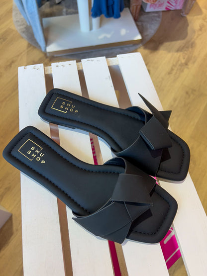 Diana 001 Black