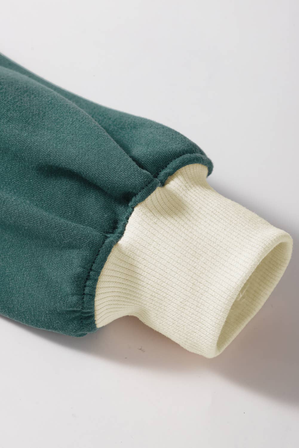 Color Contrast Loose Pullover and Lace-up Waist Skort Set: Evergreen